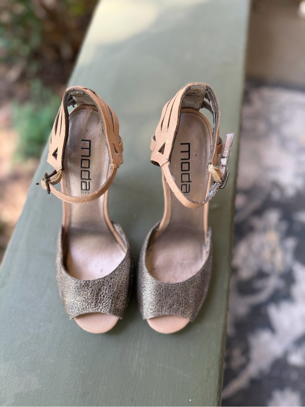 Moda Metallic Gold and Beige Open-Toe Ankle Strap Heels size 7.5